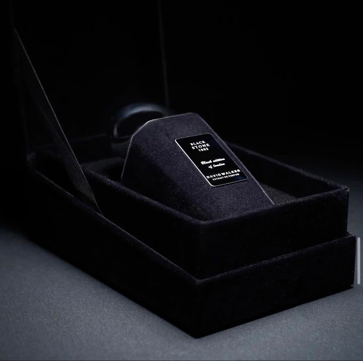 David Walker Black Stone 1982 — Extrait de parfum 100 ml